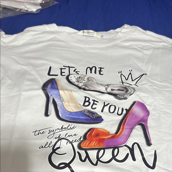 in 2 you Tops - Be You Queen Short Sleeve Graphic Tee - White